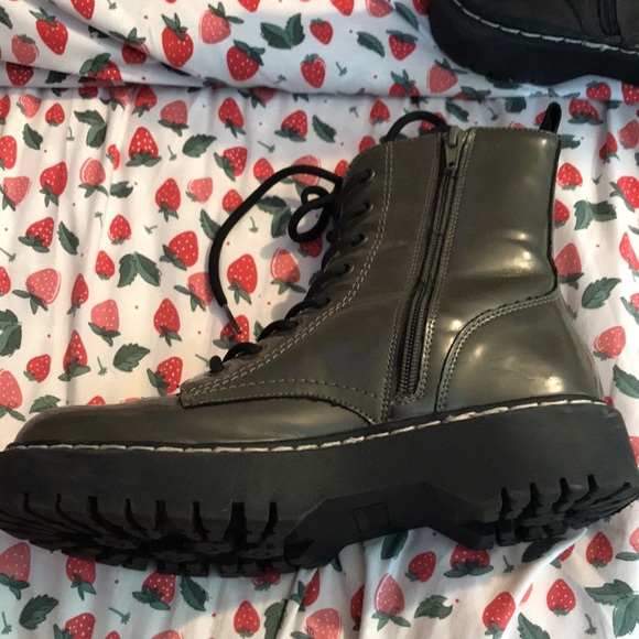 Sincerely Jules army green combat boots - Picture 2 of 3